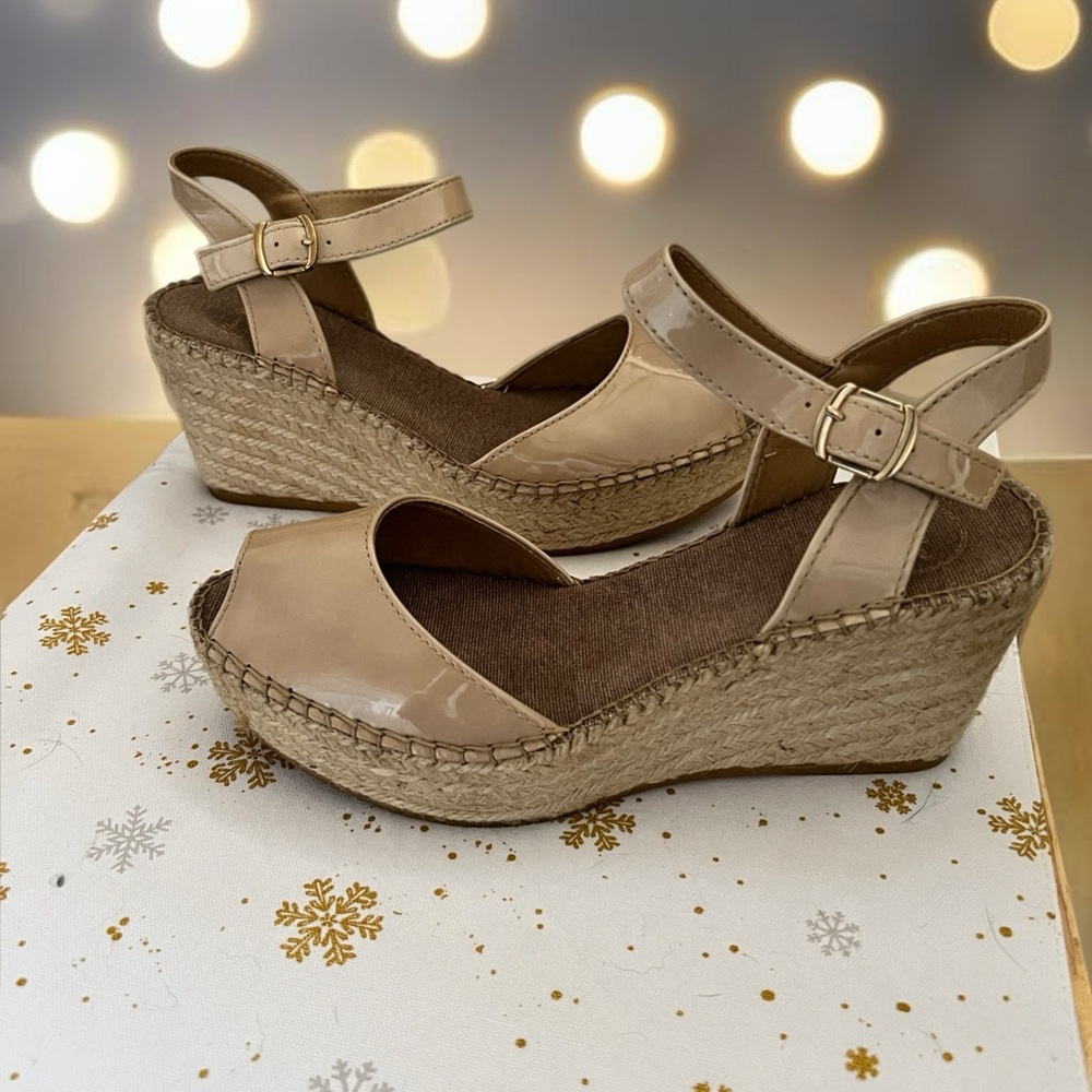 Toni Pons Made in Spain Beige patent Wedge Espadrille Sandals Size EU 40 / US 9